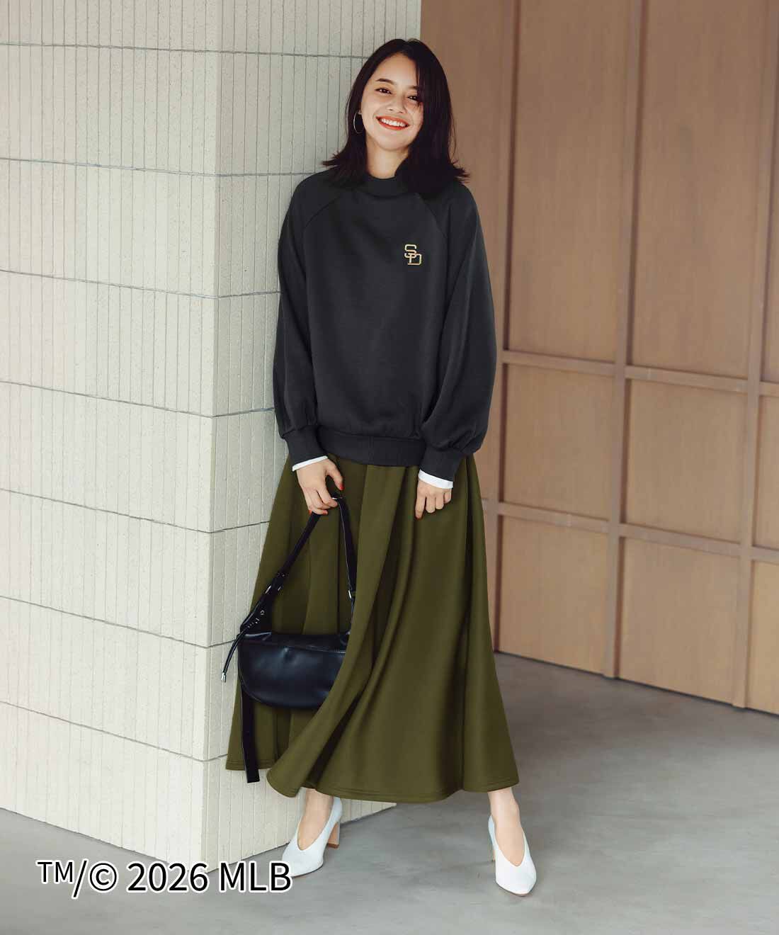 IEDIT|MLBデザイン クーパーズタウン 往年のロゴを楽しむ モックネックゆるスウェットのコーディネート