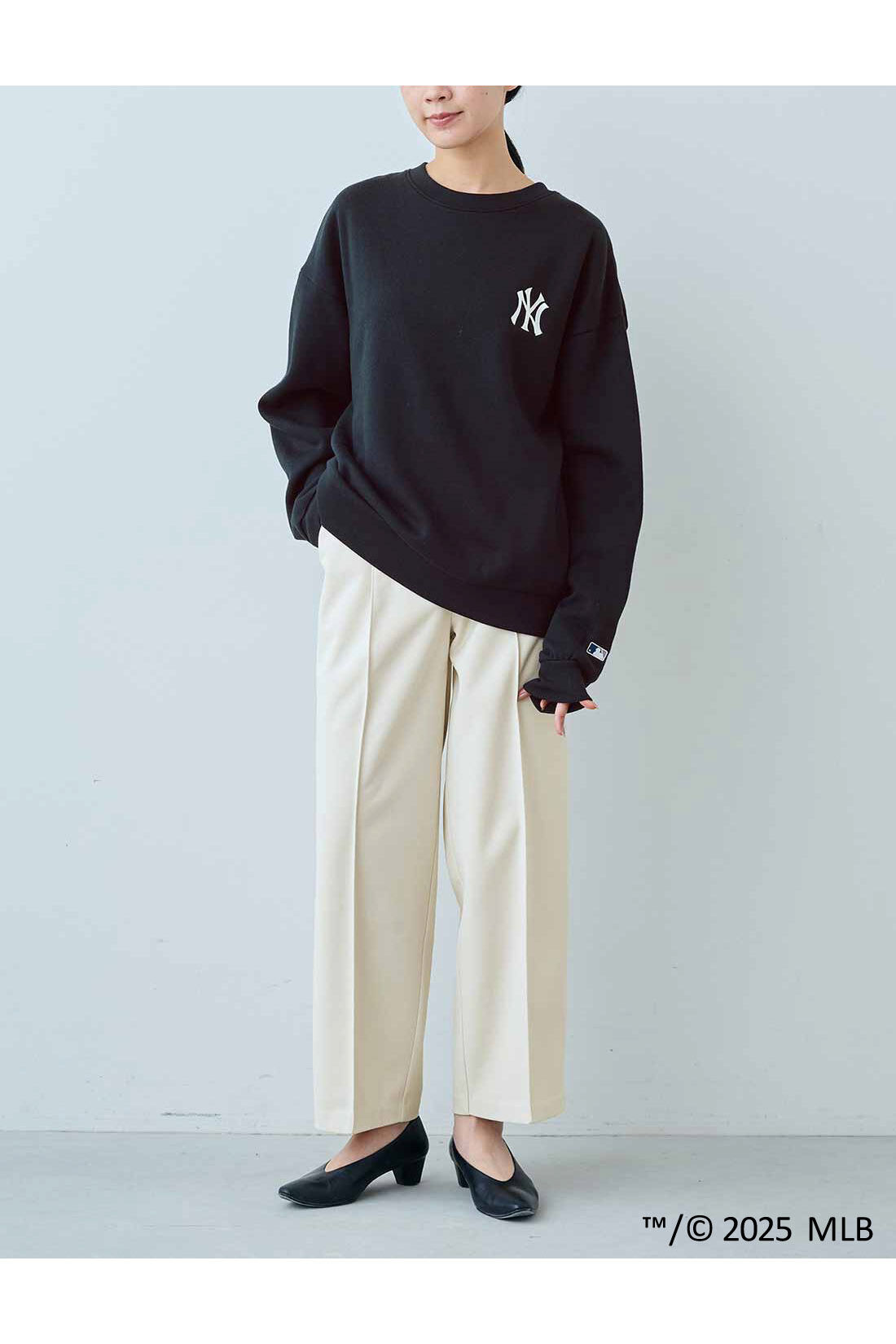 IEDIT|IEDIT[イディット]　オリジナルMLBデザイン ダークカラーでシックにきまる大人のゆるスウェット〈ブラック〉|モデル身長：163cm　着用サイズ：M