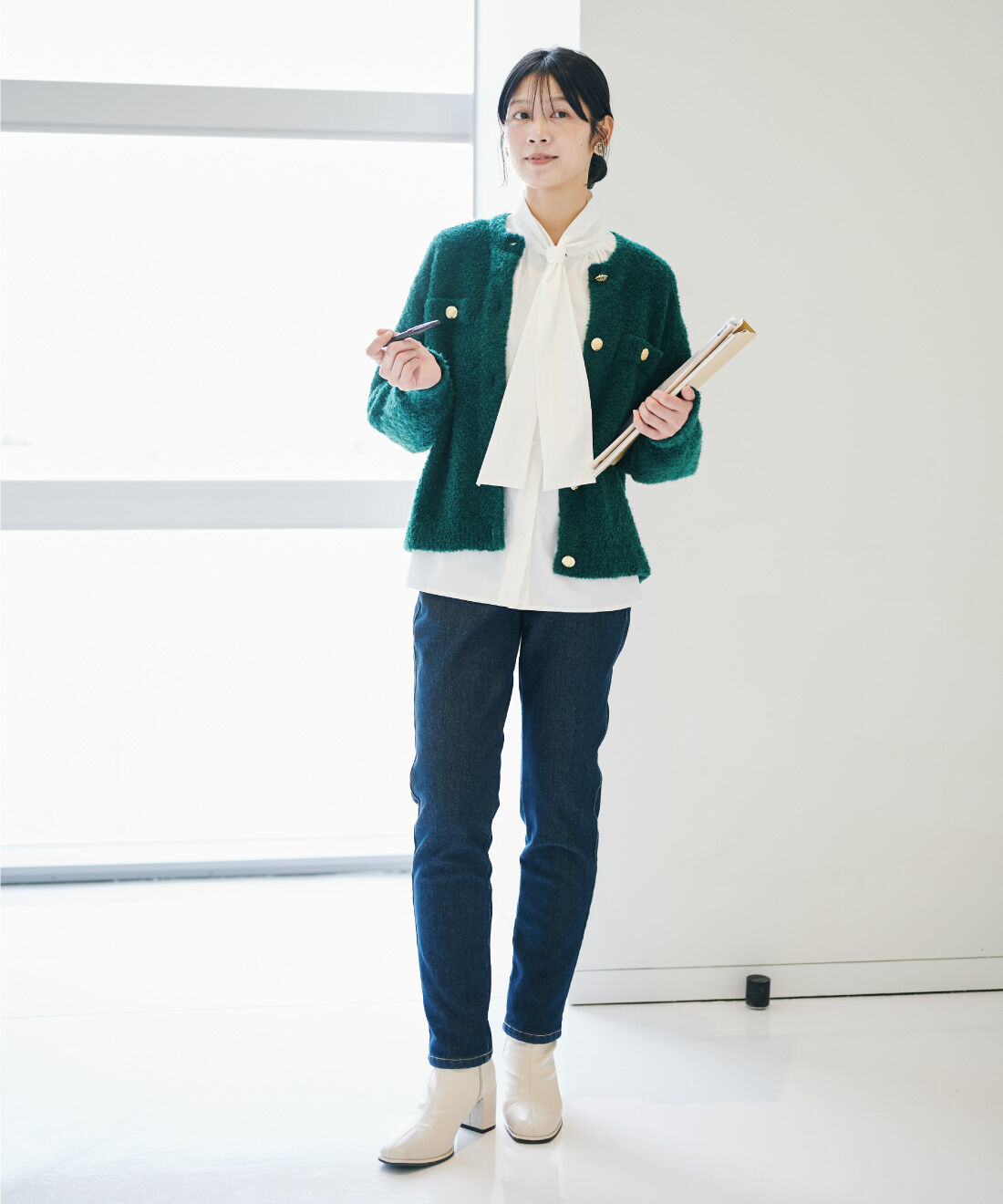 IEDIT［イディット］|あったかすっきり裏ボアパンツ〈ＢＬ〉リブインと上品で気分が上がる 洗えるニットアウター〈グリーン〉のコーディネート