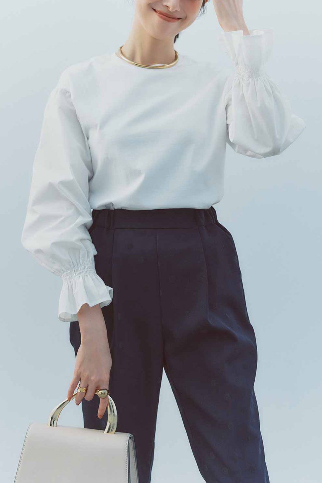 IEDIT|IEDIT[イディット]　袖はブラウス身ごろはカットソー ボリュームスリーブホワイトトップス〈ダブルタックスリーブ〉|これは参考画像です。お届けするタイプとは異なります。