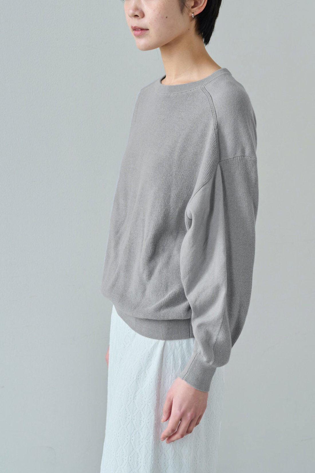 IEDIT|IEDIT[イディット]　編み地変化を楽しむ綿100％がうれしいこなれハンサムデザインニット〈ピスタチオグリーン〉|モデル身長：163cm　着用サイズ：M　これは参考画像です。お届けするカラーとは異なります。