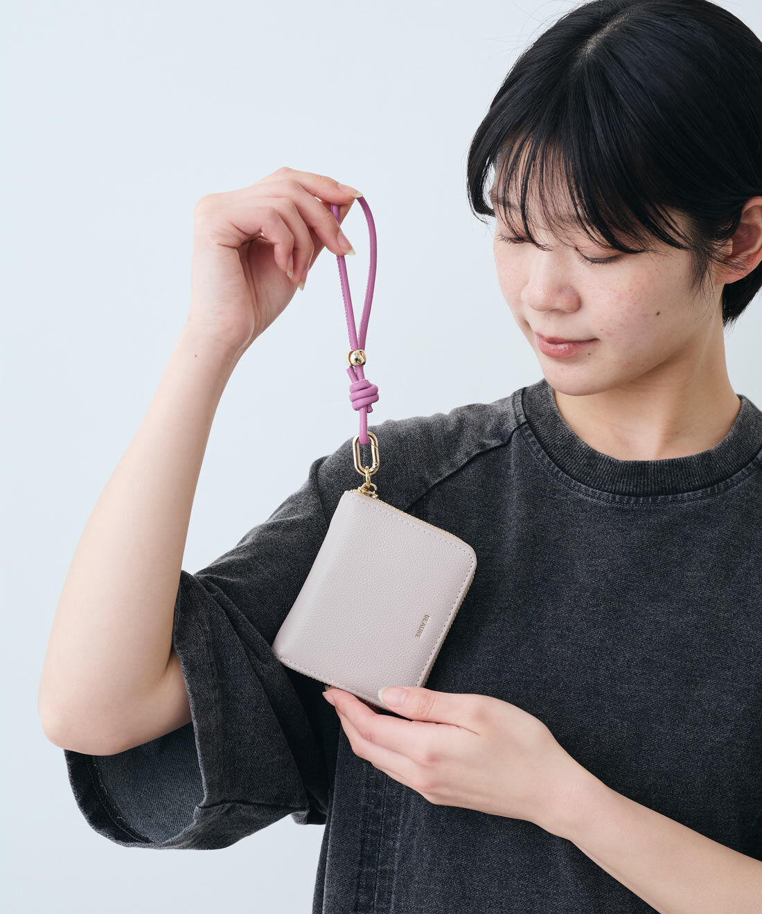 IEDIT|IEDIT[イディット] SELECT　【B-24096】BEAURE　カウレザー　ハンドストラップ付きバイカラーラウンドミニウォレット