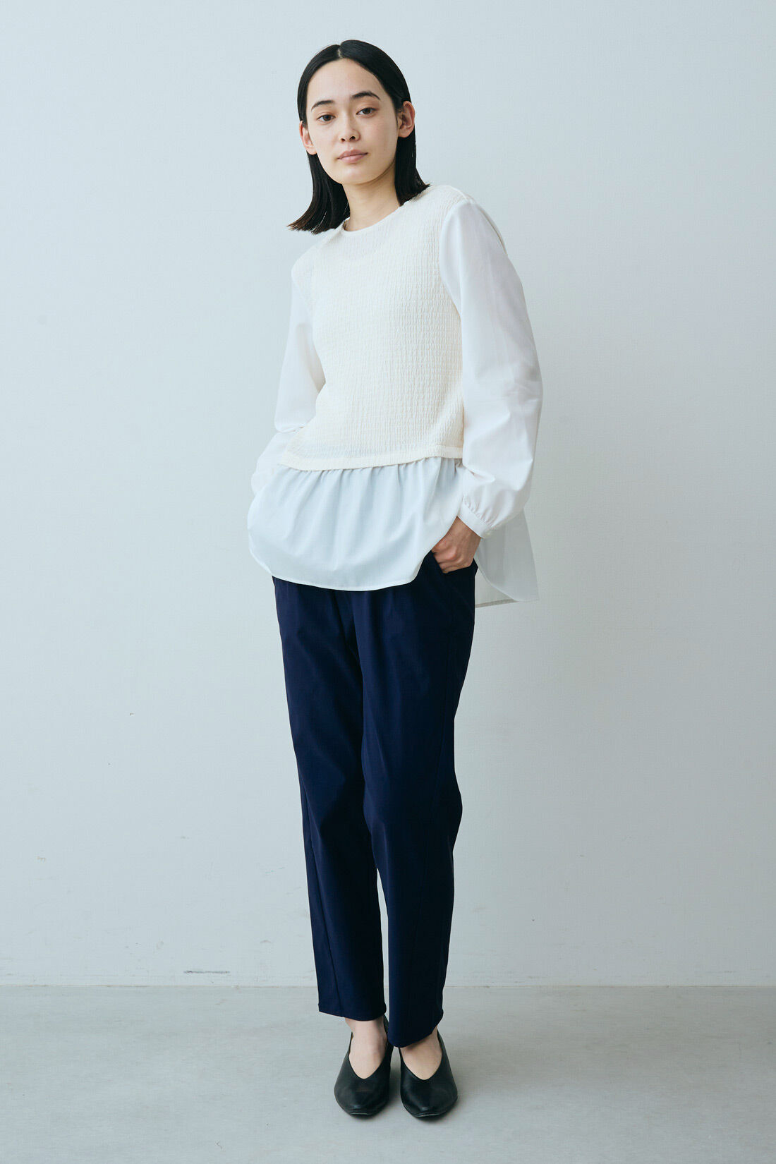 IEDIT|IEDIT[イディット]　ぐいっとしなやかで快適な美脚見えナイスラっとエアノビテーパードパンツ|モデル身長：167cm　着用サイズ：M
