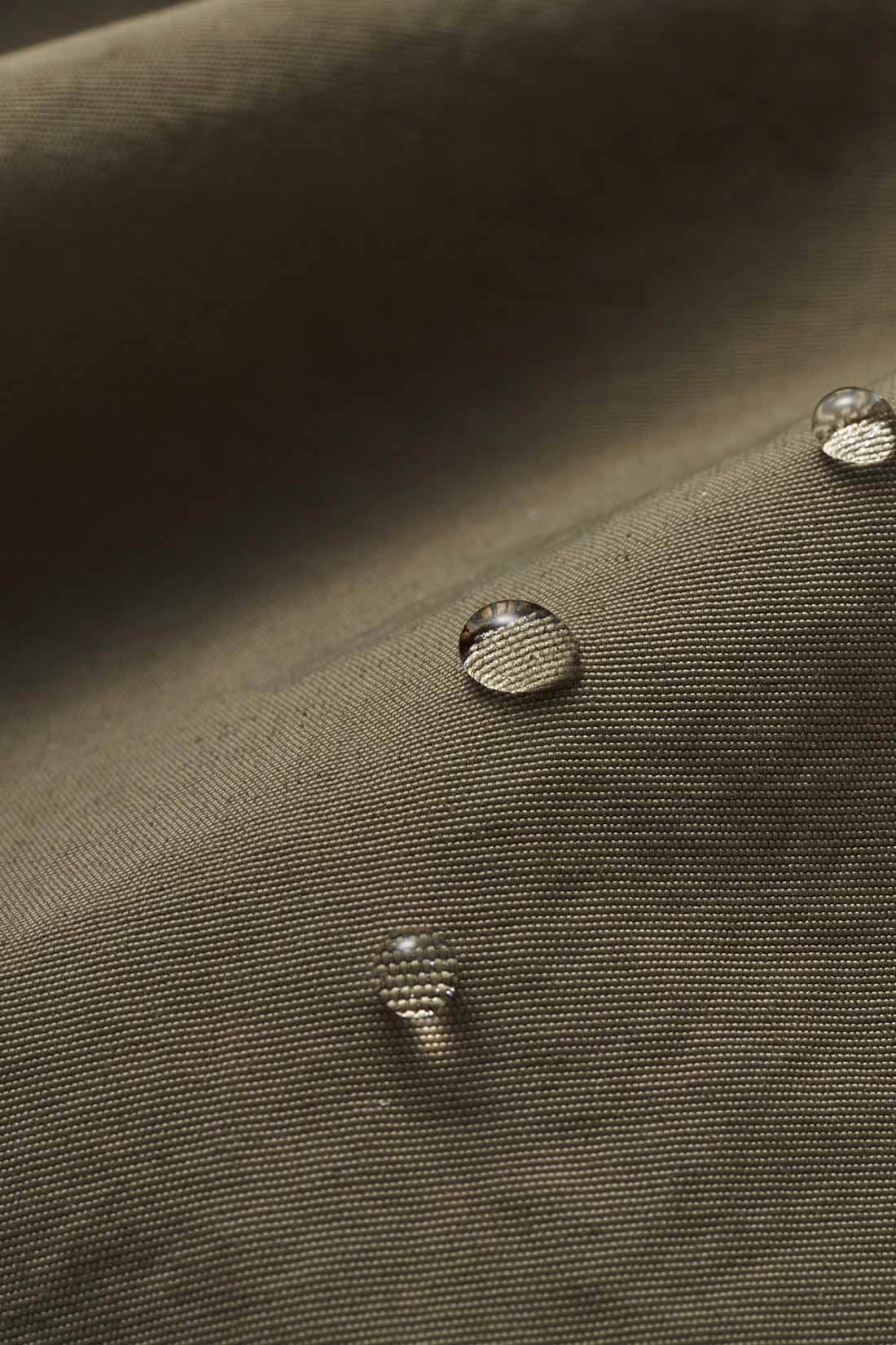 IEDIT|IEDIT[イディット]　UVカット＆撥水（はっすい）＆虫を寄せ付けにくい ウエストドロストワンピース〈ネイビー〉|快適機能を備えた、軽量かつ、マットなしぼ感が高見えするナイロン素材。　※お届けするカラーとは異なります。