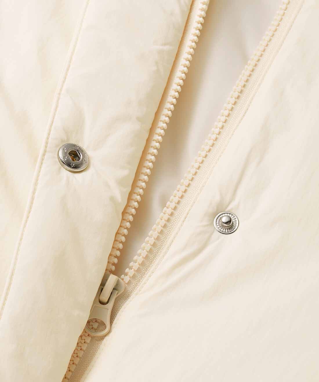 IEDIT|Her smileプロジェクト IEDIT[イディット]　冬コーデが明るく華やぐ もちふわ撥水（はっすい）ミドルコート〈オフホワイト〉|スナップボタンはシルバーでクールに。ファスナーは白で統一。
