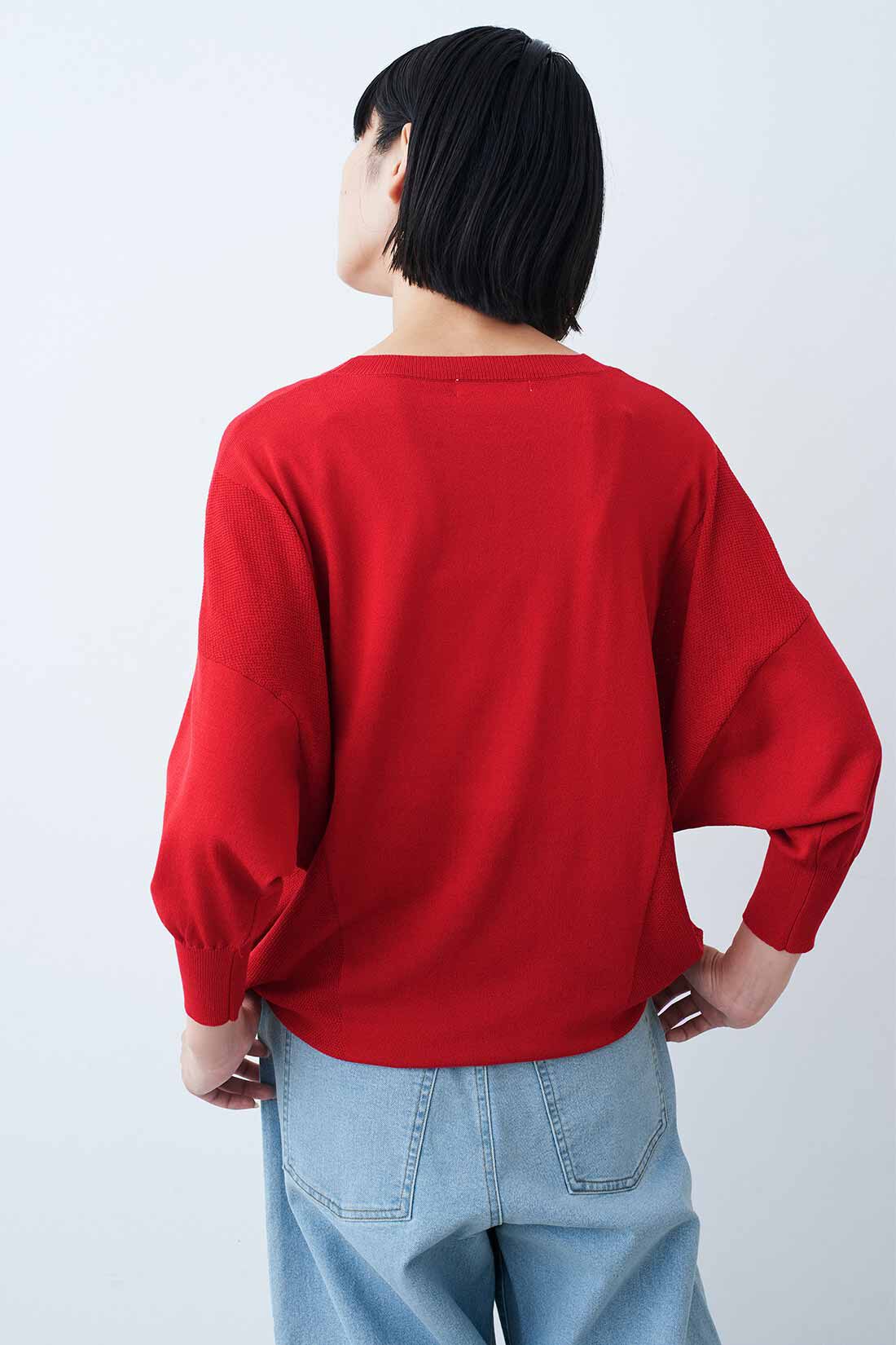 IEDIT|IEDIT[イディット]　ドルマンシルエットでこなれ見え シャリ感素材のサイド切り替えニット〈ブルー〉|モデル身長：164cm　着用サイズ：M これは参考画像です。お届けするカラーとは異なります。