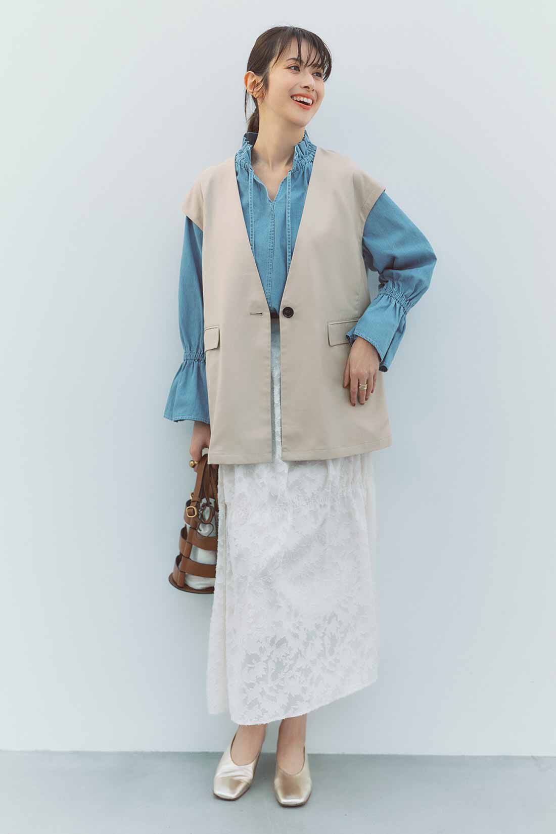 IEDIT|野々村友紀子さん×IEDIT[イディット]　一枚持ってたら間違いない！ 「気温」と「気分」で袖がちぎれるジャケット〈グレージュ〉