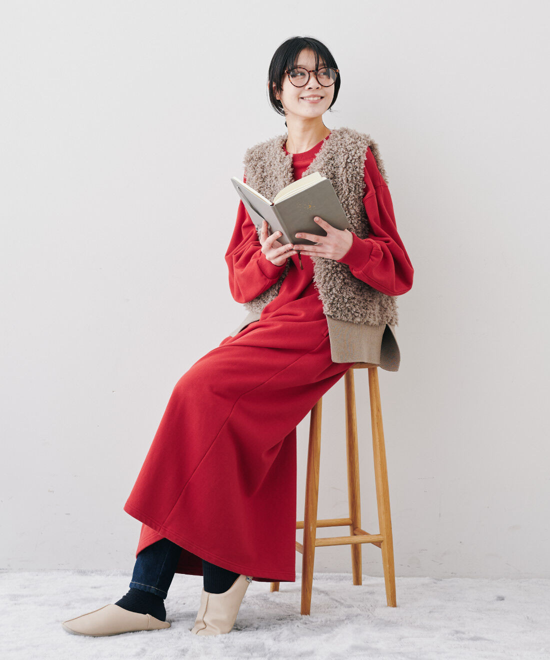 IEDIT［イディット］|あったかすっきり裏ボアパンツ〈ＢＬ〉リブインと栞里ちゃんつくったデザインワンピ〈ＲＤ〉リブインのコーディネート