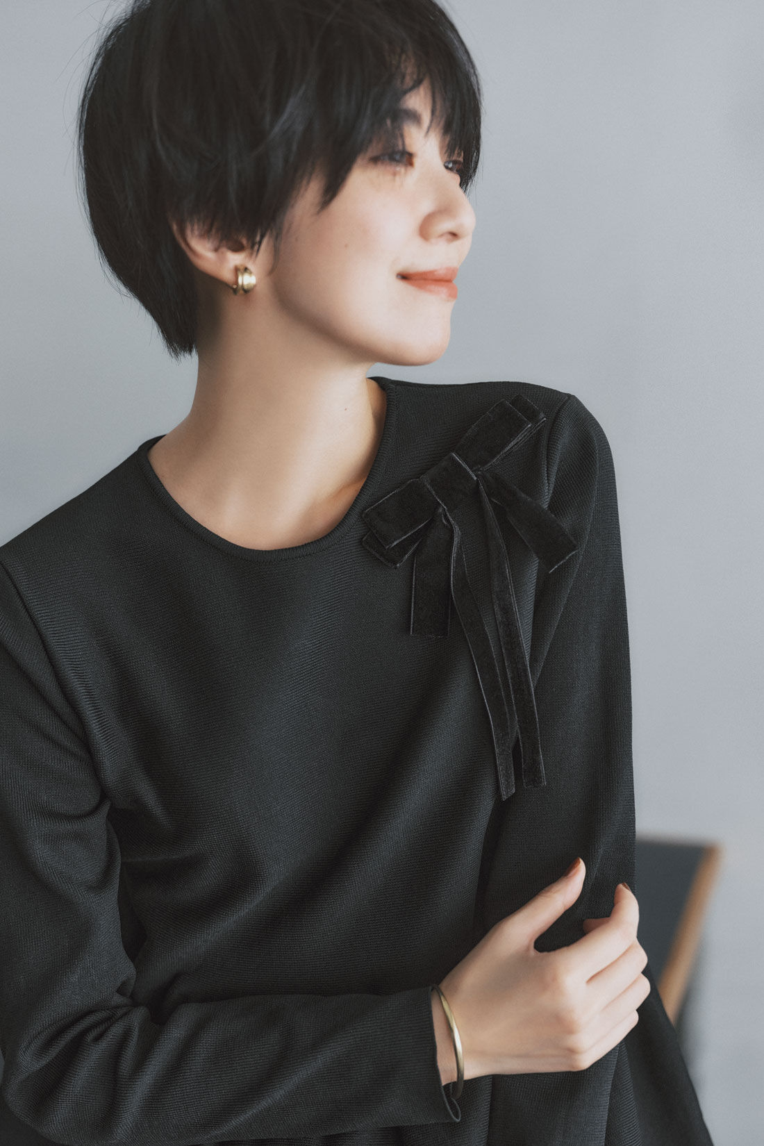 IEDIT|IEDIT[イディット]　福田麻琴さんコラボ ノーブルに彩るベロアリボンブローチ〈ブラック〉