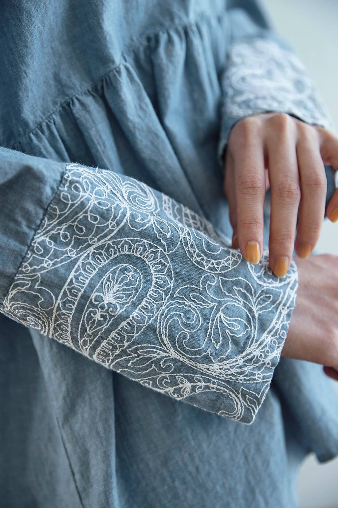 Sunny clouds|サニークラウズ feat. Shuttle Notes  レースの腕輪シャツ〈レディース〉