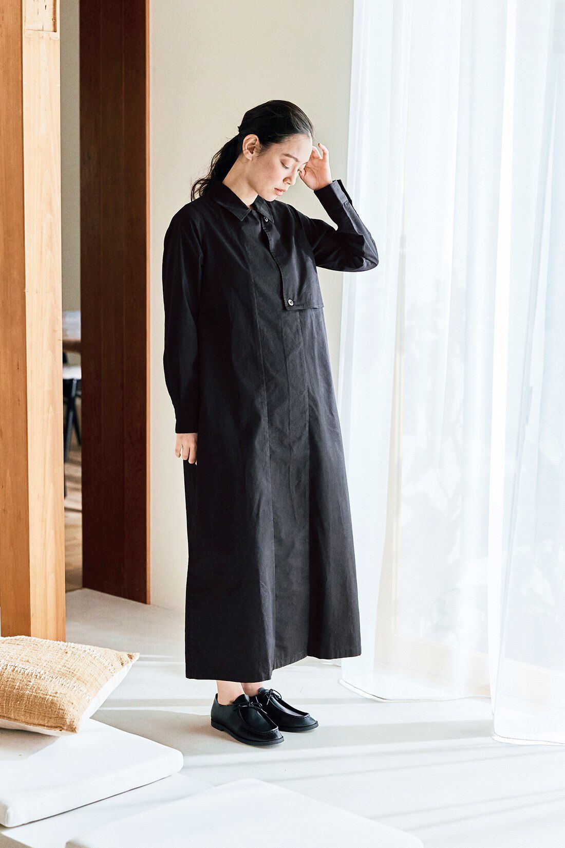 and myera|and myera トレンチコートワンピース〈黒〉