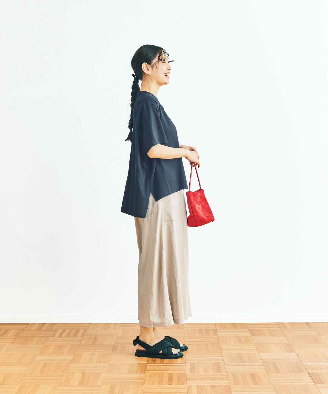 and myera|and myera ドロップドフレンチスリーブシャツ〈黒〉