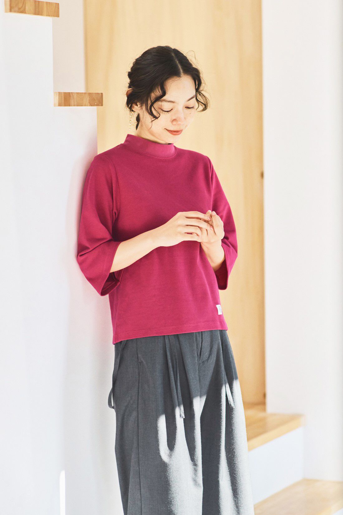 and myera［アンドマイラ］|and myera ちょっぴりコンパクトなハイネックTシャツの会