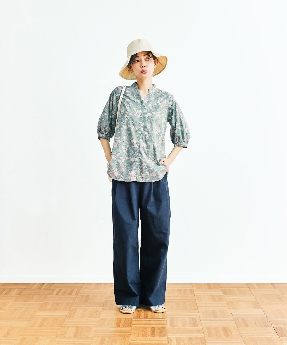 and myera|and myera ツータックパンツ〈紺〉