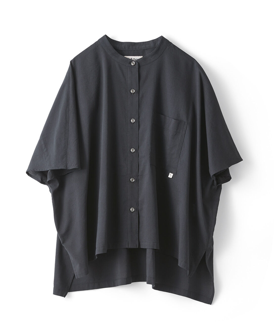 and myera|and myera ドロップドフレンチスリーブシャツ〈黒〉
