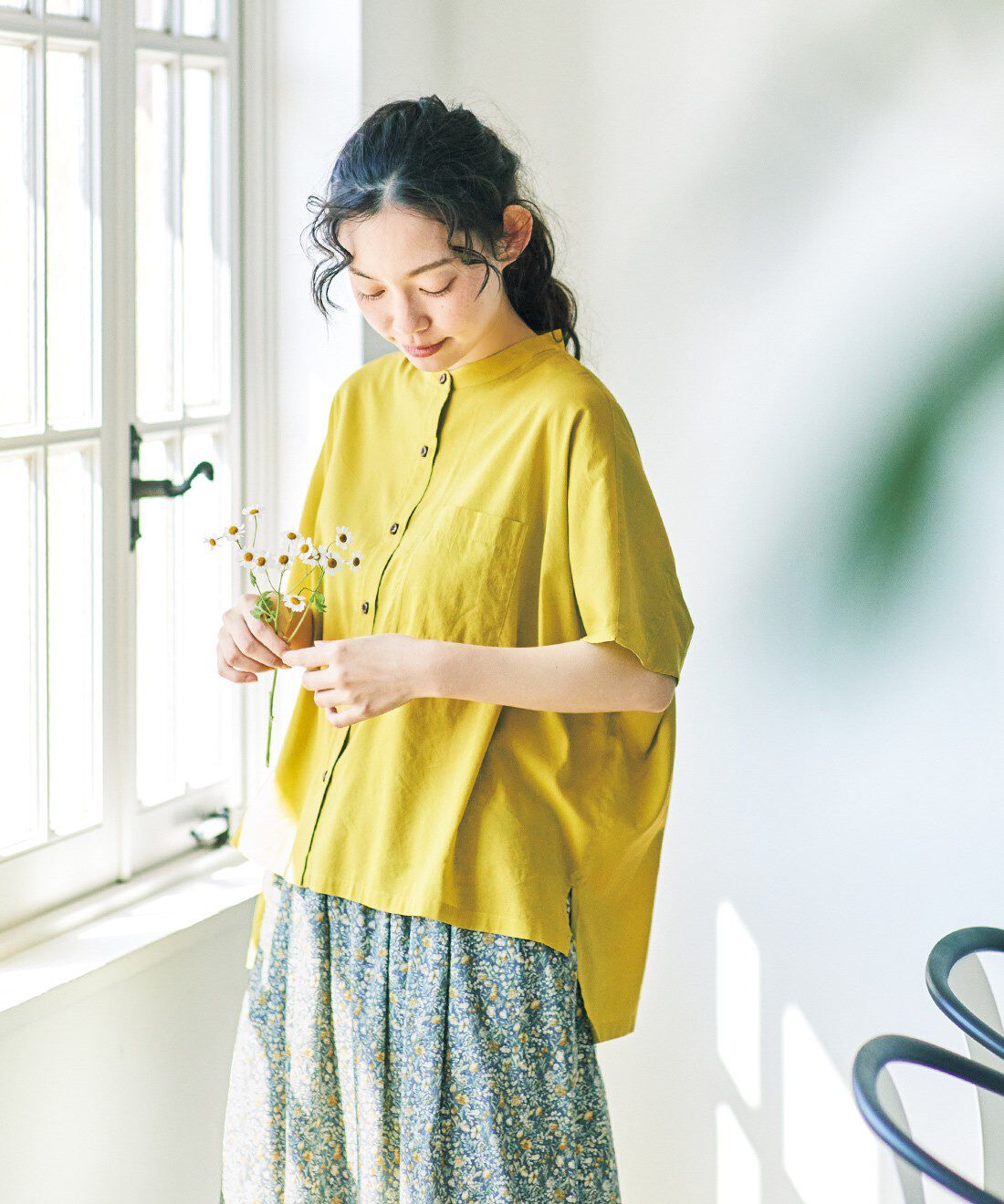 and myera|and myera ドロップドフレンチスリーブシャツ〈黄色〉