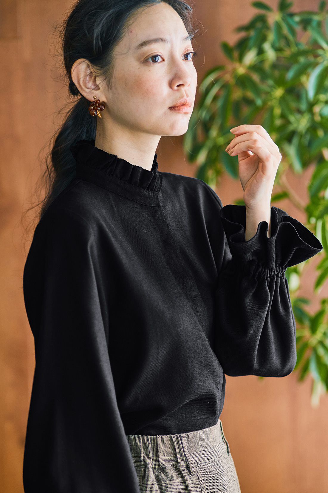 and myera|and myera フリルカラーブラウス〈黒〉