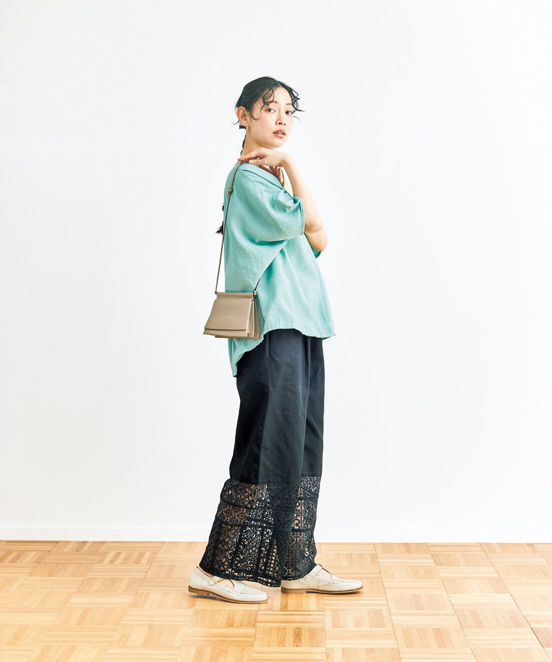 and myera［アンドマイラ］|パッチワーク レース パンツ ブラックのコーディネート