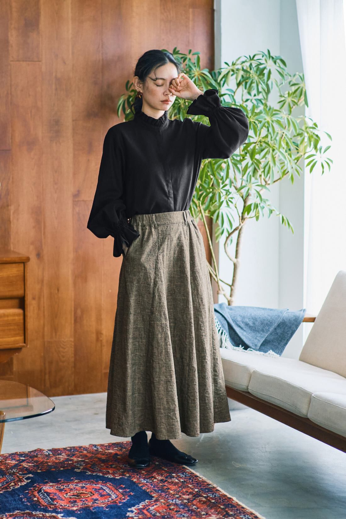 and myera|and myera フリルカラーブラウス〈黒〉