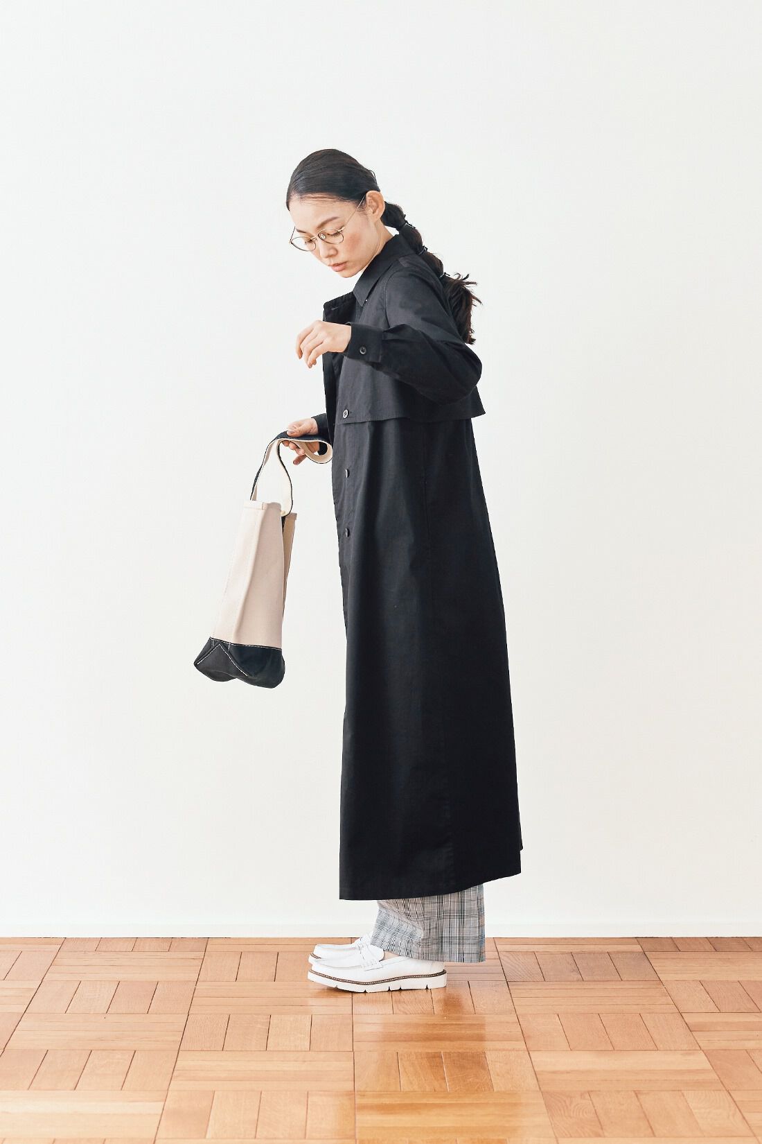 and myera|and myera トレンチコートワンピース〈黒〉