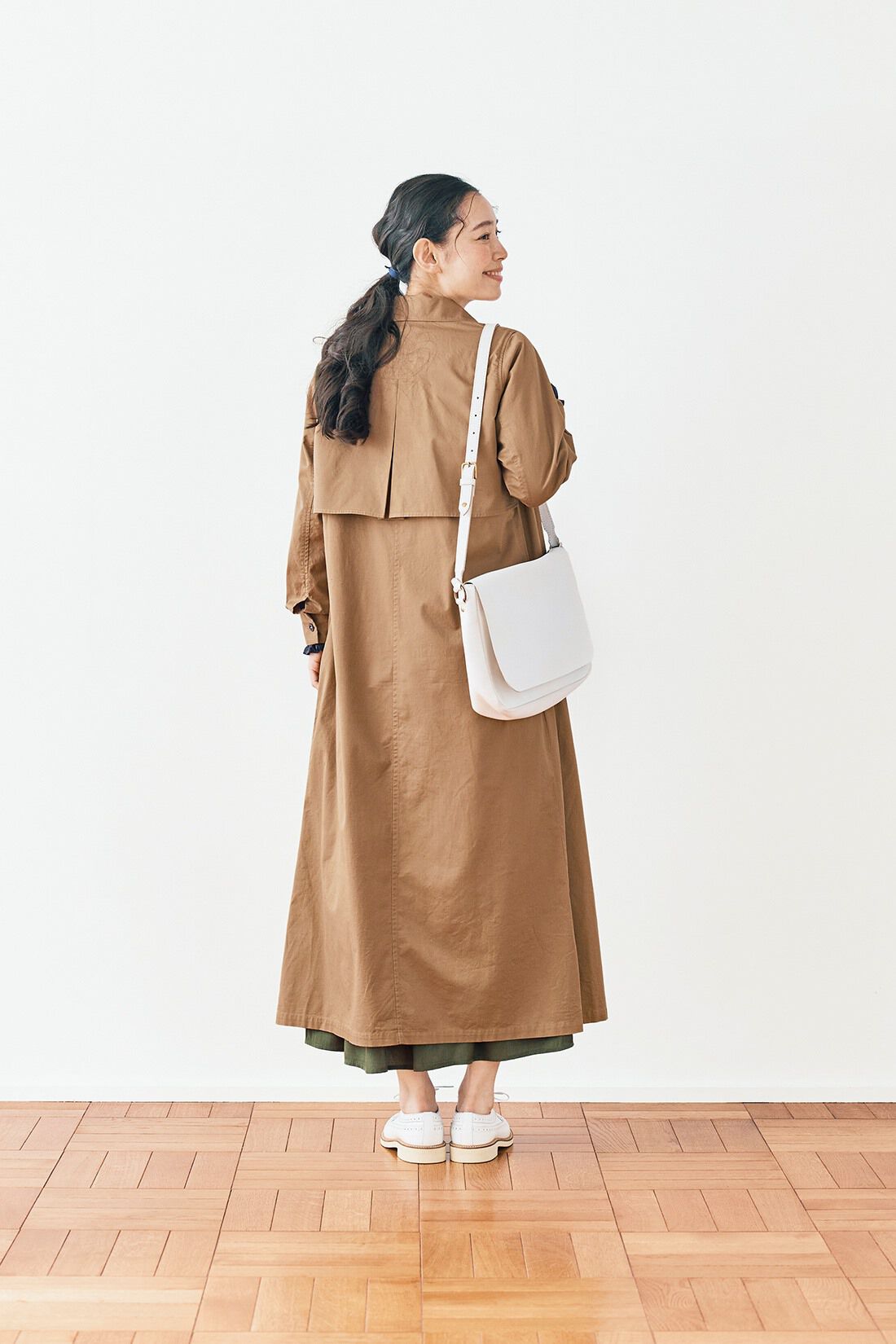 and myera|and myera トレンチコートワンピース〈ベージュ〉