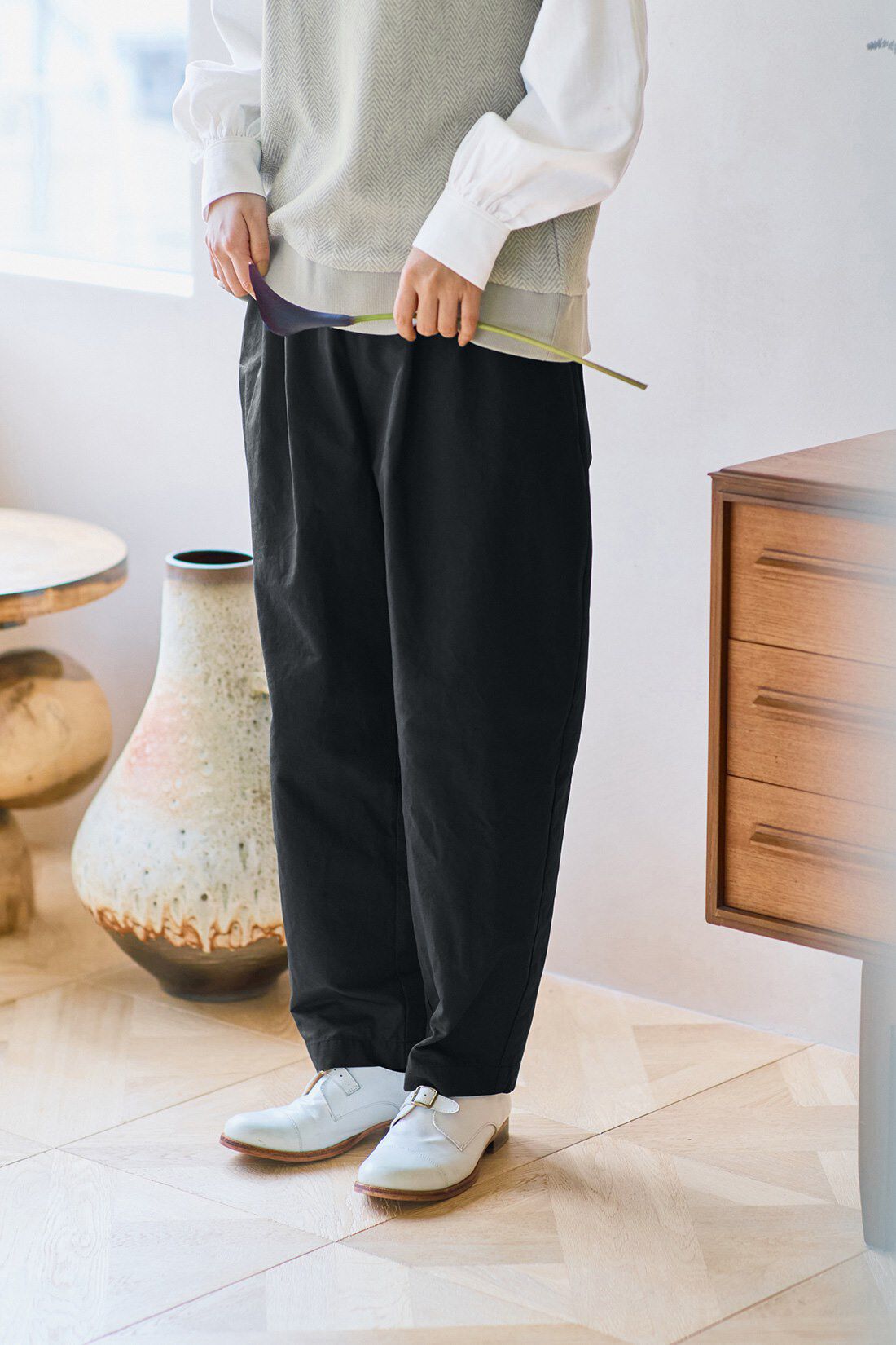 and myera|and myera シワになりにくいパンツ〈黒〉