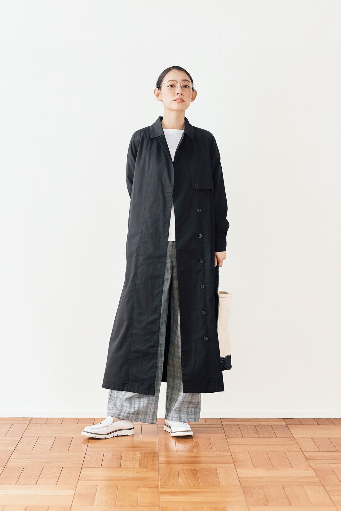 and myera|ａｎｄ　ｍｙｅｒａトレンチコートワンピース〈黒〉のコーディネート