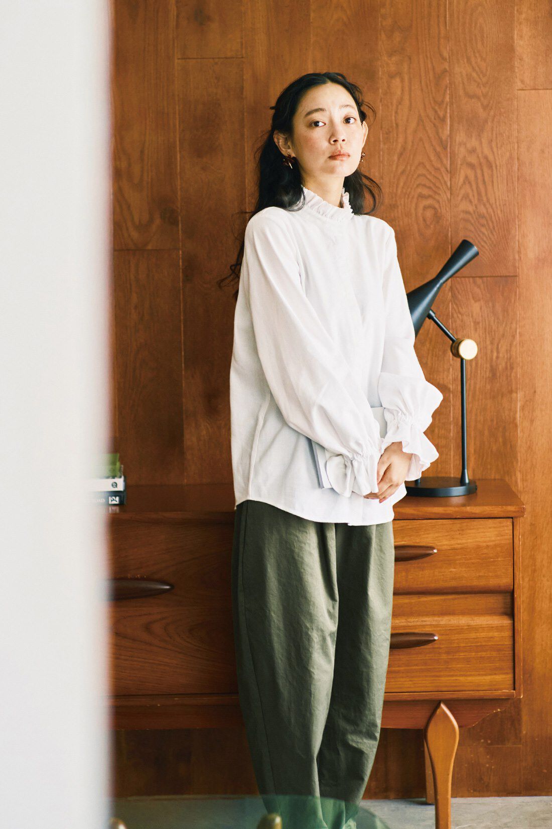 and myera|and myera シワになりにくいパンツ〈カーキ〉