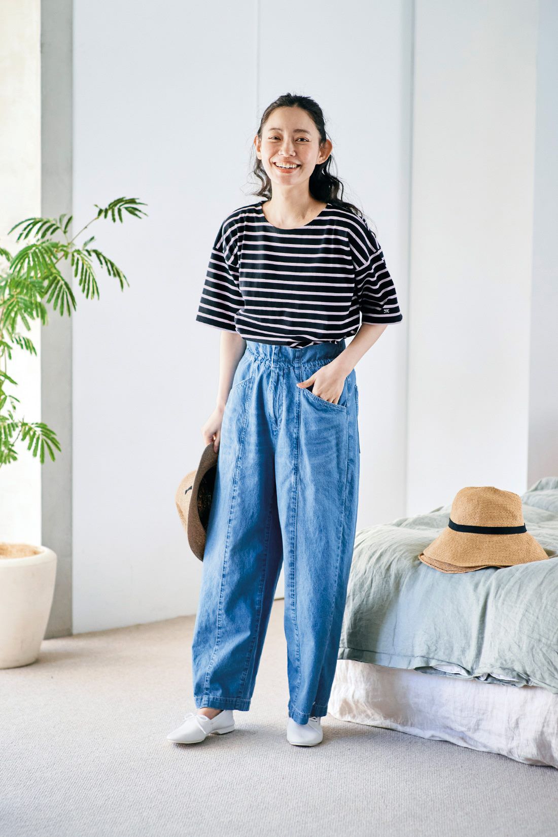 and myera|ａｎｄ　ｍｙｅｒａ大人色ボーダーＴシャツとａｎｄ　ｍｙｅｒａライトなライトブルージーンズのコーディネート