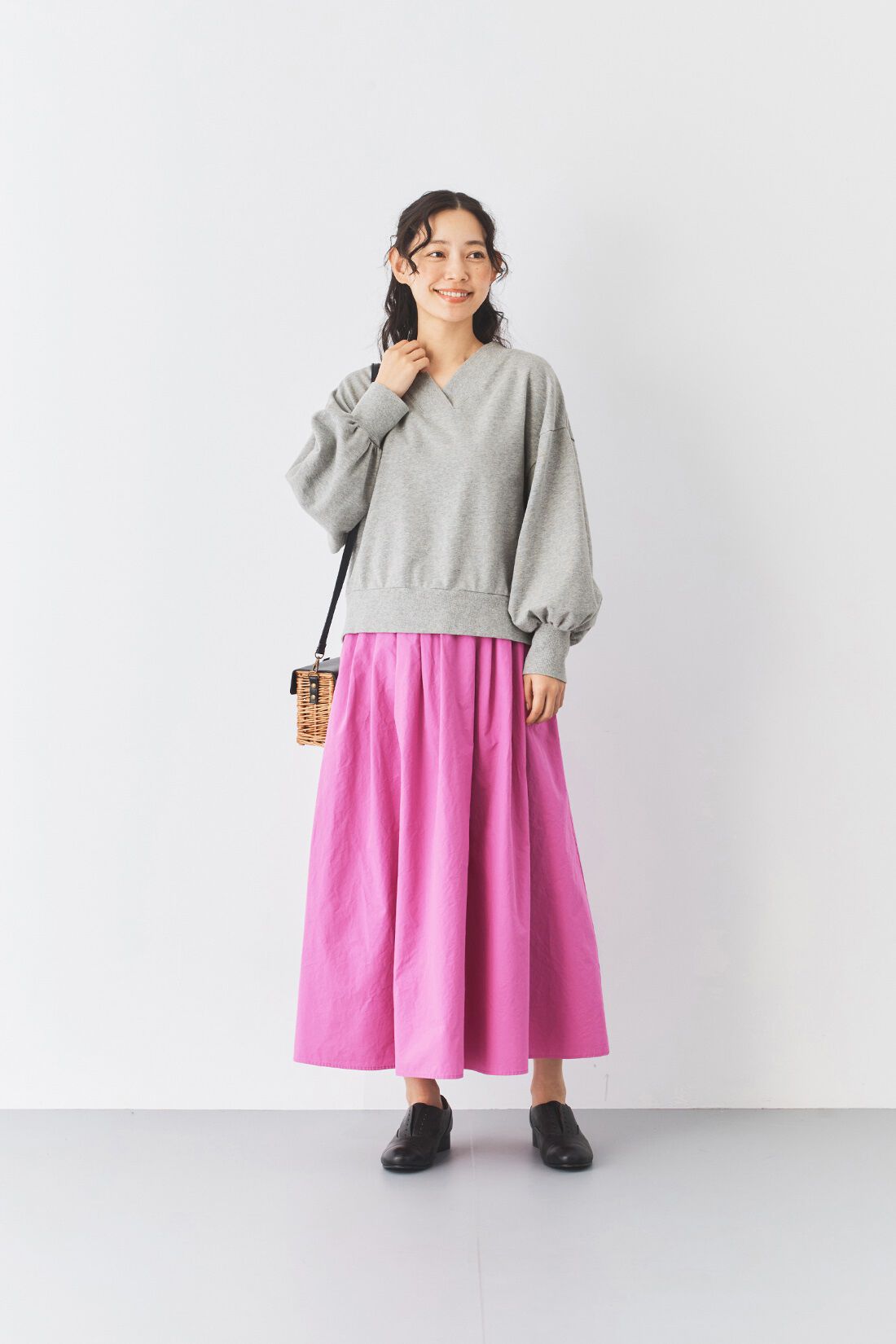 and myera|and myera ちょこっとみじか丈トレーナーの会