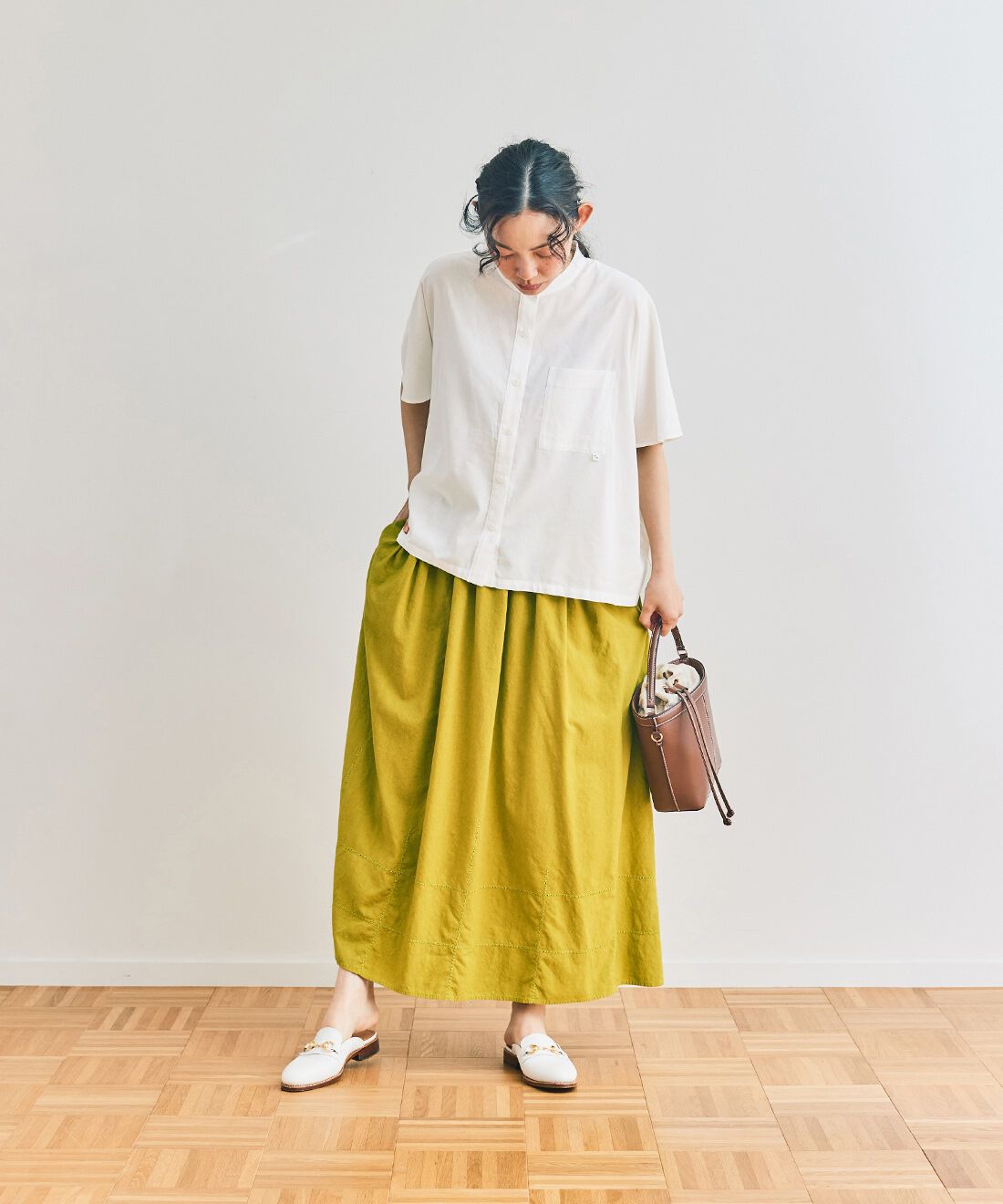 and myera|and myera ドロップドフレンチスリーブシャツ〈白〉