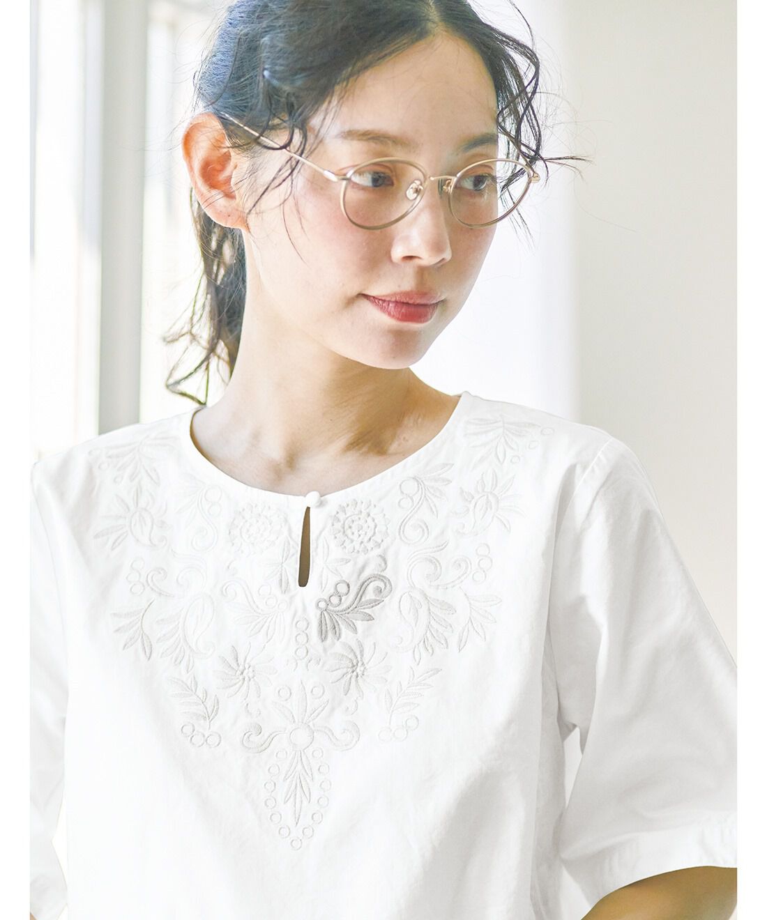 and myera|and myera 刺しゅうが映えるトップス