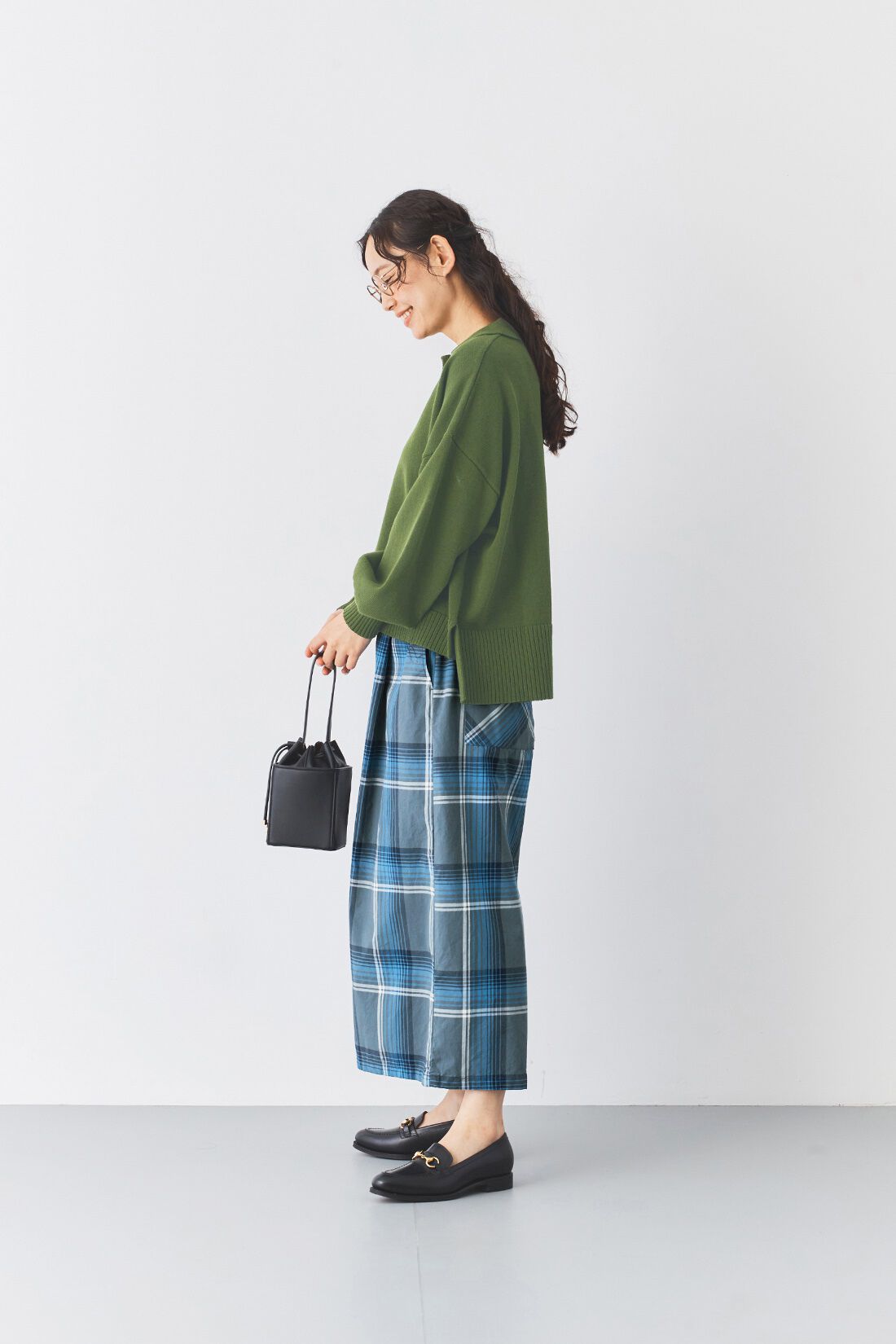 and myera［アンドマイラ］|and myera ワイドシルエットのスキッパーセーター 〈カーキ〉