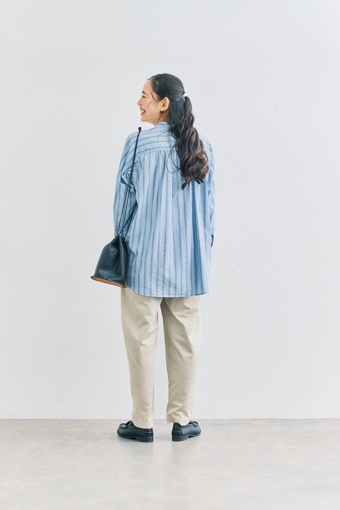 and myera|and myera ストライプなシャツ〈水色〉