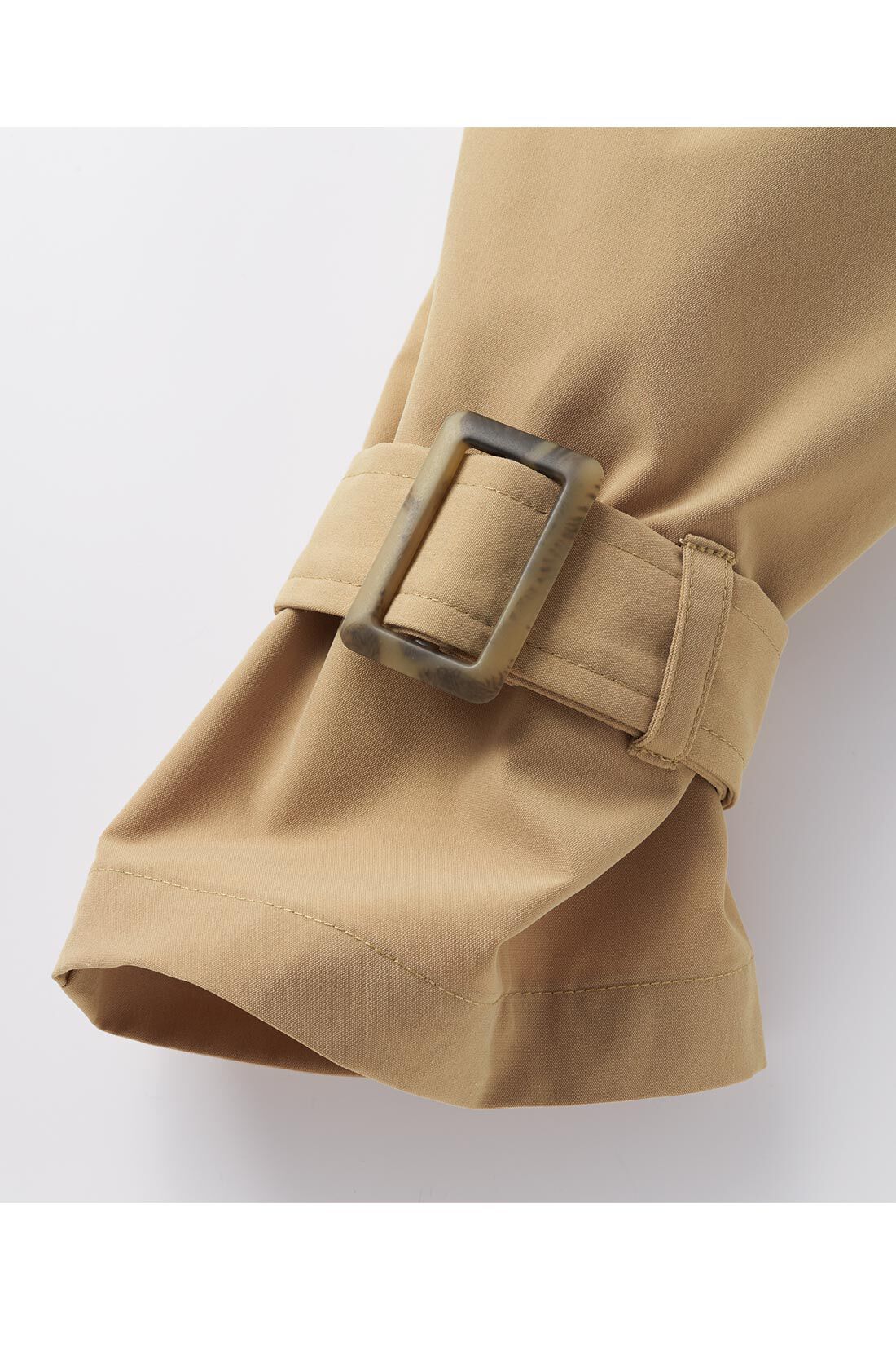 シロップ．|シロップ． 軽やかにはおれるカジュアルトレンチコート〈ベージュ〉|キュッとしぼると袖のメリハリがきいてくる。