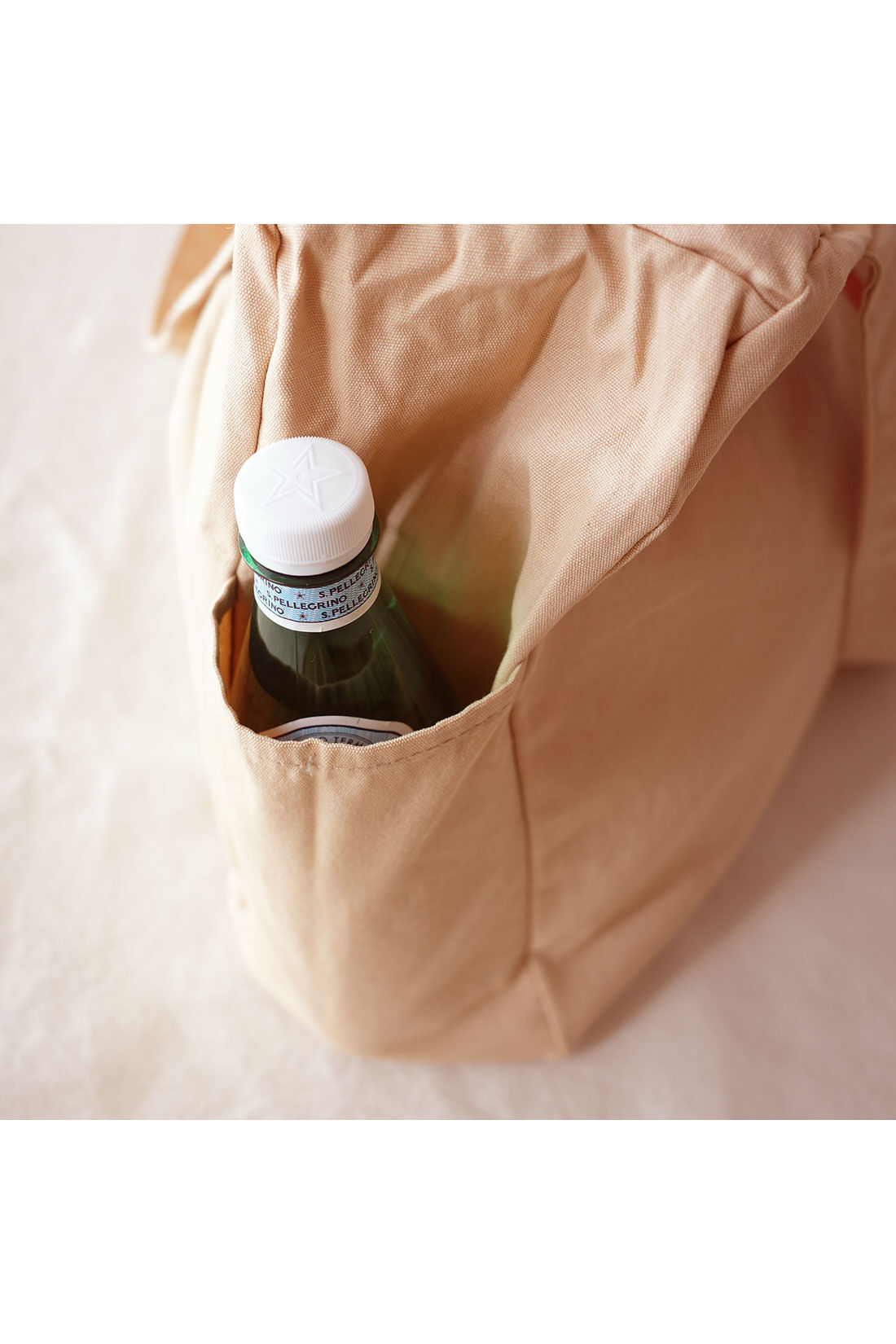 SYRUP. [シロップ．]|【WEB限定】洗えるビッグボストン【シロップ．バスケット】|外側にはペットボトルも入るサイドポケットが付いています。