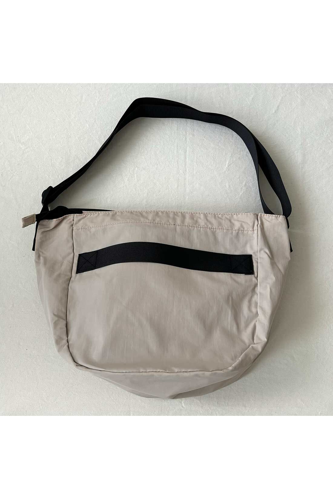 シロップ．|【WEB限定】ふわかるショルダー【シロップ．バスケット】|BACK　キャリーオンできるベルト付き。