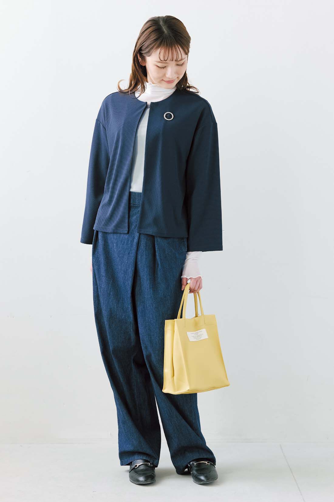 シロップ．|シロップ． ブローチ付き やわらかミラノリブ風カットソー素材のらくちんジャケットパンツセット〈ネイビー〉|身長162cm/Mサイズ着用