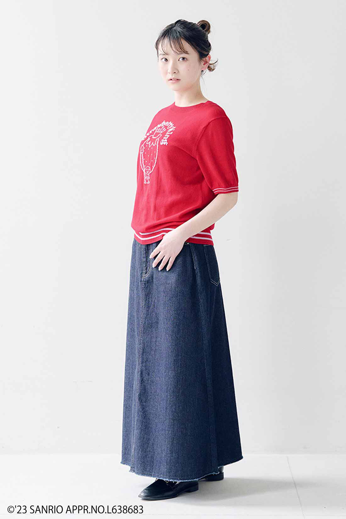 シロップ．|サンリオキャラクターコラボ ちょっぴりレトロな涼やかニットトップス〈いちごの王さま〉|身長162cm、Mサイズ着用