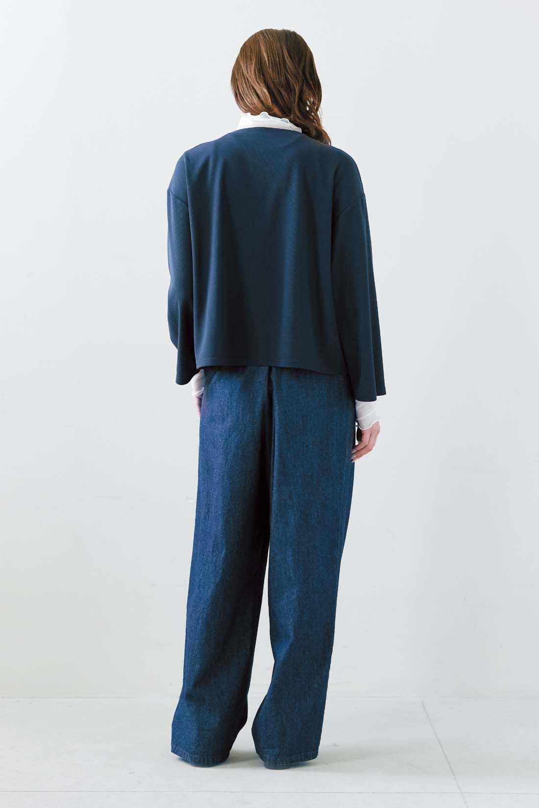 シロップ．|シロップ． ブローチ付き やわらかミラノリブ風カットソー素材のらくちんジャケットパンツセット〈ネイビー〉|身長162cm/Mサイズ着用