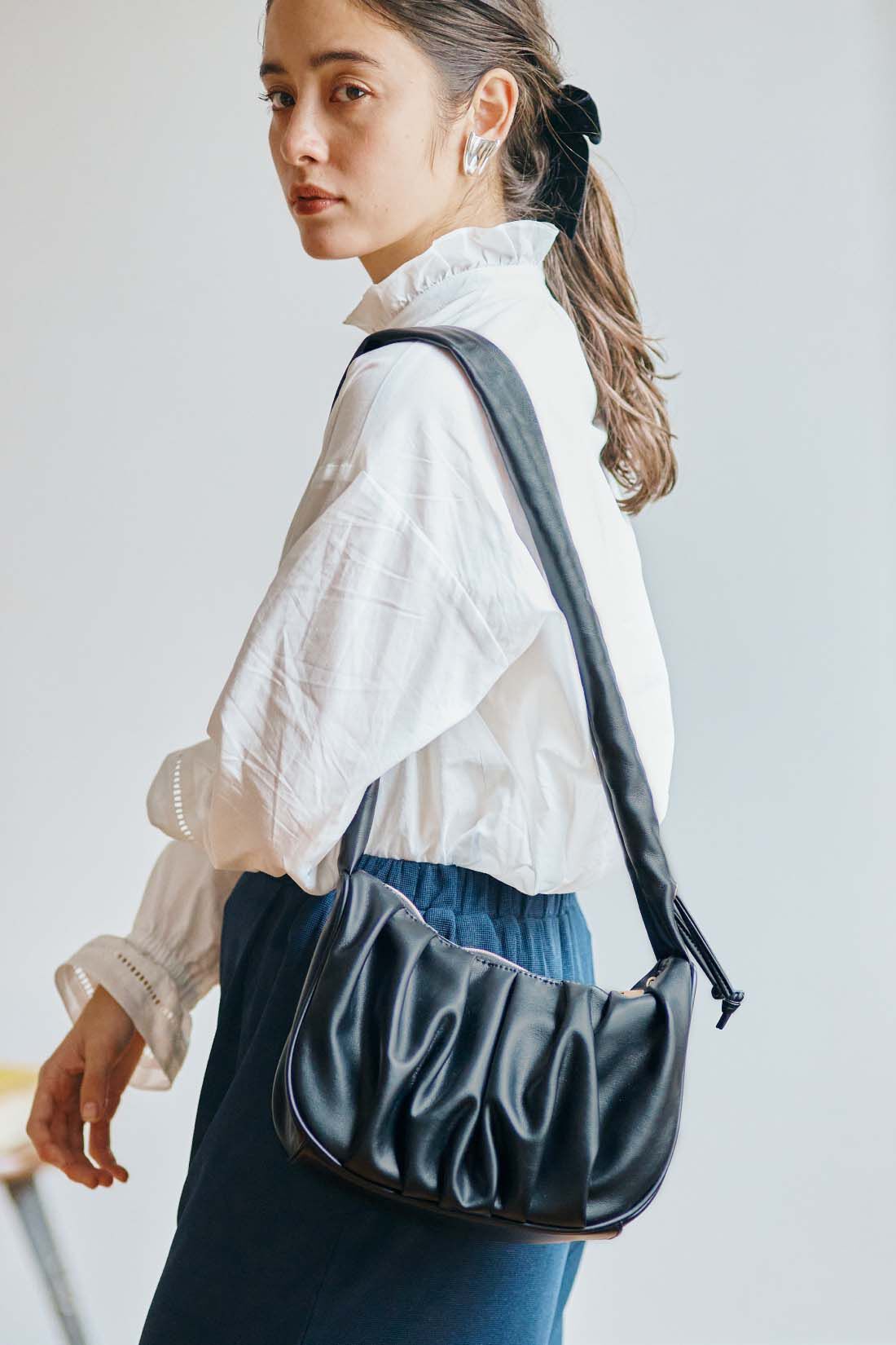 シロップ．|シロップ． ブローチ付き やわらかミラノリブ風カットソー素材のらくちんジャケットパンツセット〈ネイビー〉