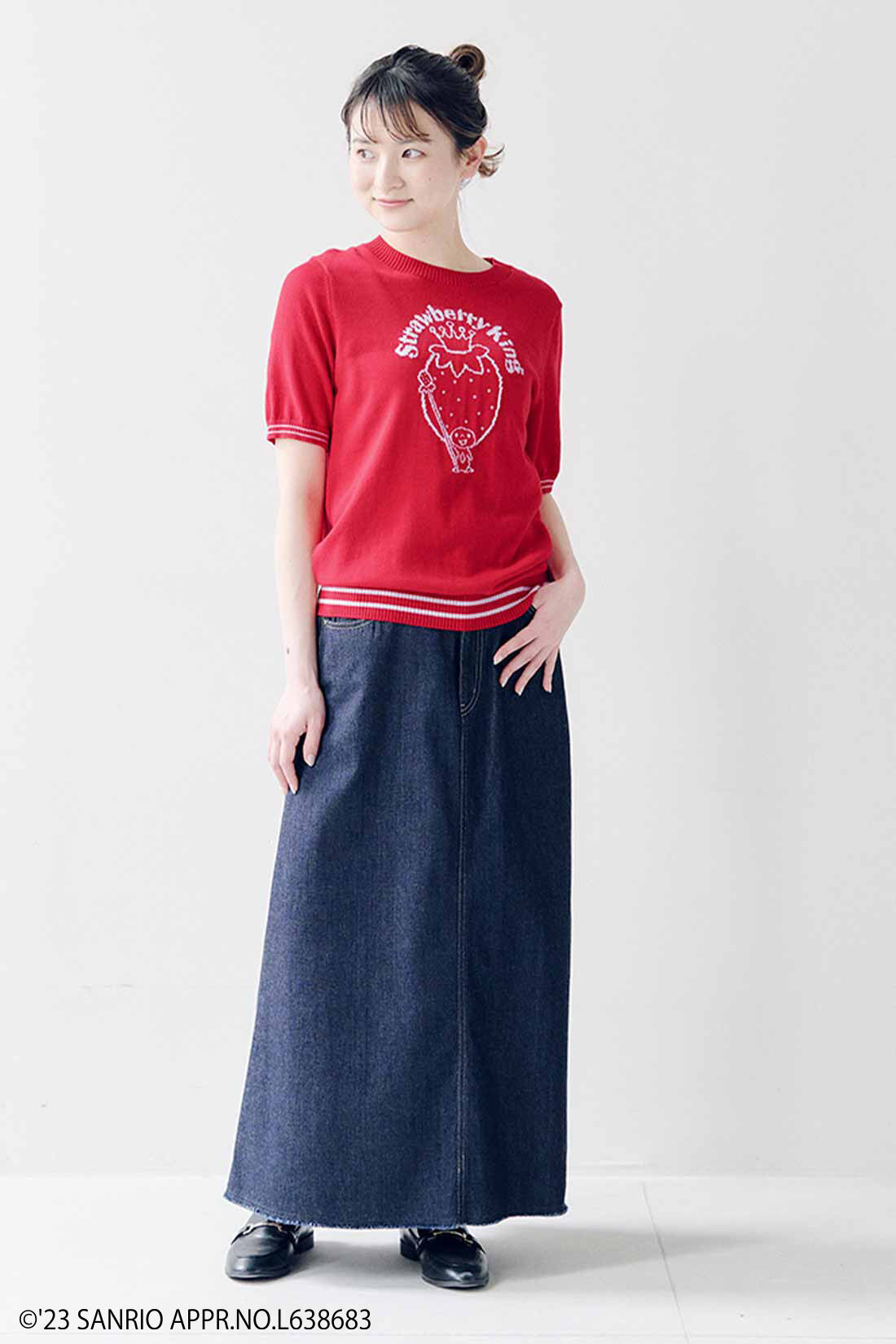 シロップ．|サンリオキャラクターコラボ ちょっぴりレトロな涼やかニットトップス〈いちごの王さま〉|身長162cm、Mサイズ着用