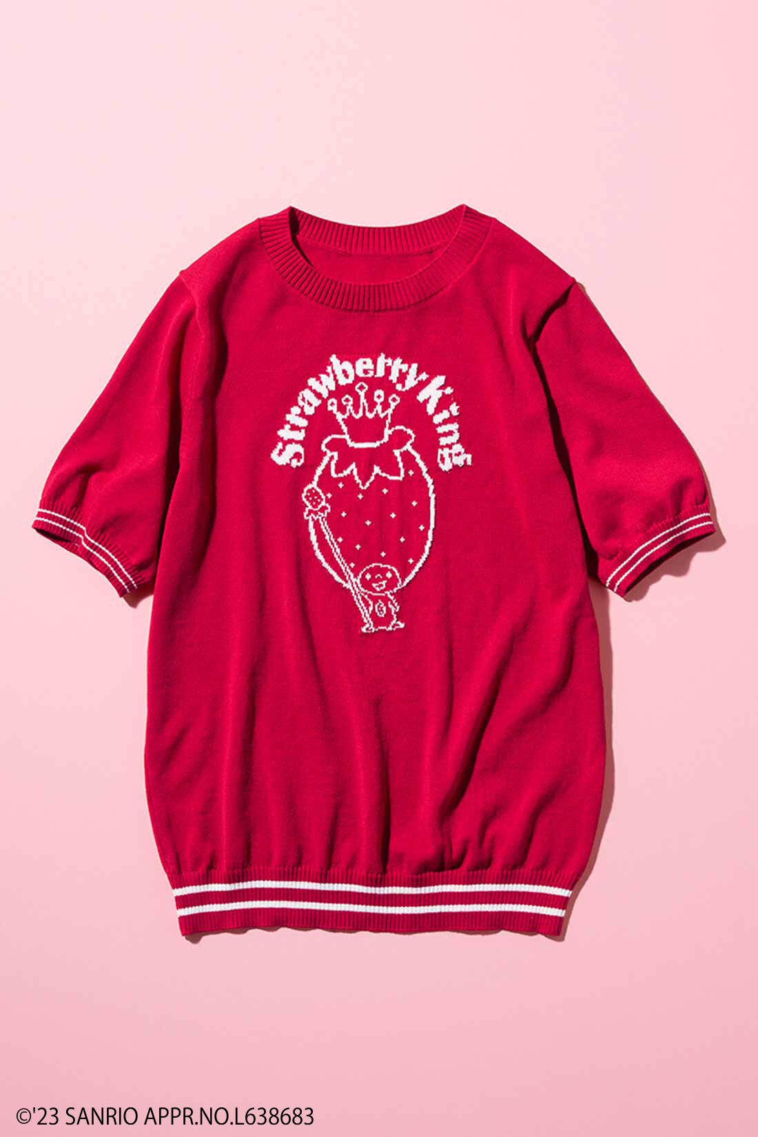 シロップ．|サンリオキャラクターコラボ ちょっぴりレトロな涼やかニットトップス〈いちごの王さま〉|赤と白のレトロな組み合わせもいい感じ！