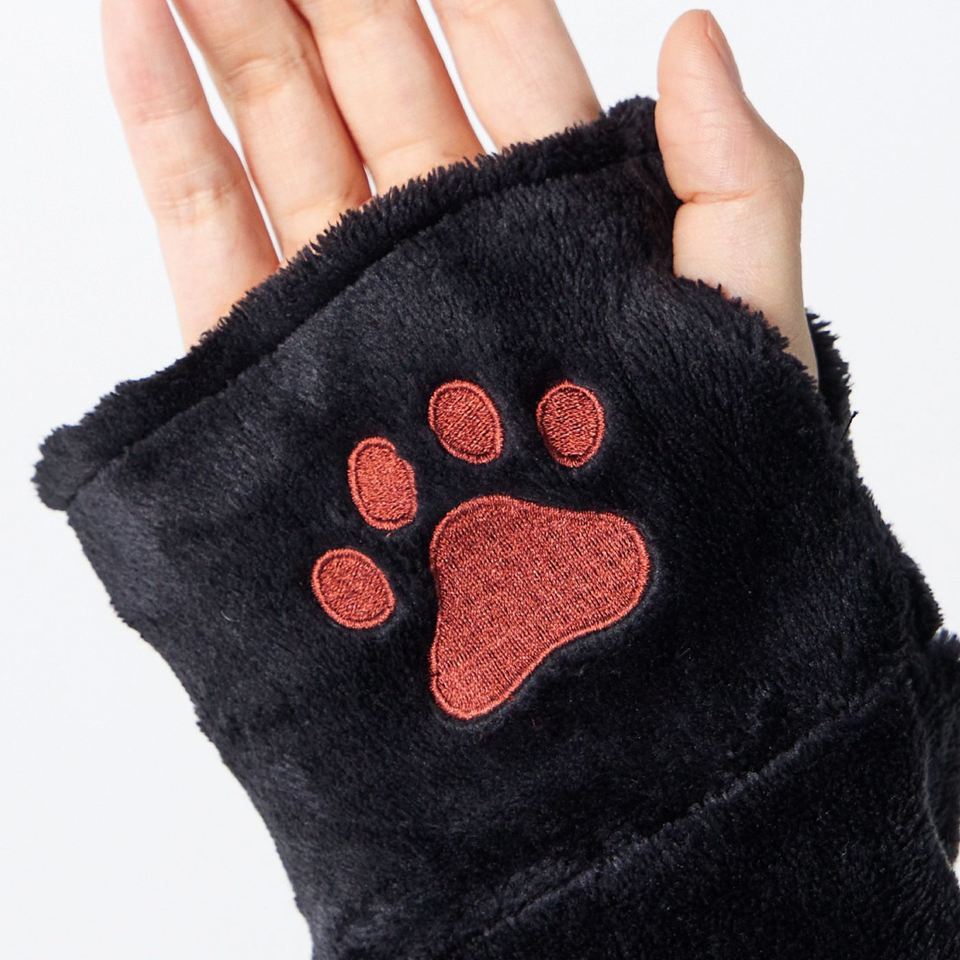 猫部|なりきりにゃんこ　つやつや毛並みの黒猫ルームウェア〈3L・4Lサイズ〉|あずき色肉球の刺しゅう入り。サムホール付きであたたか！