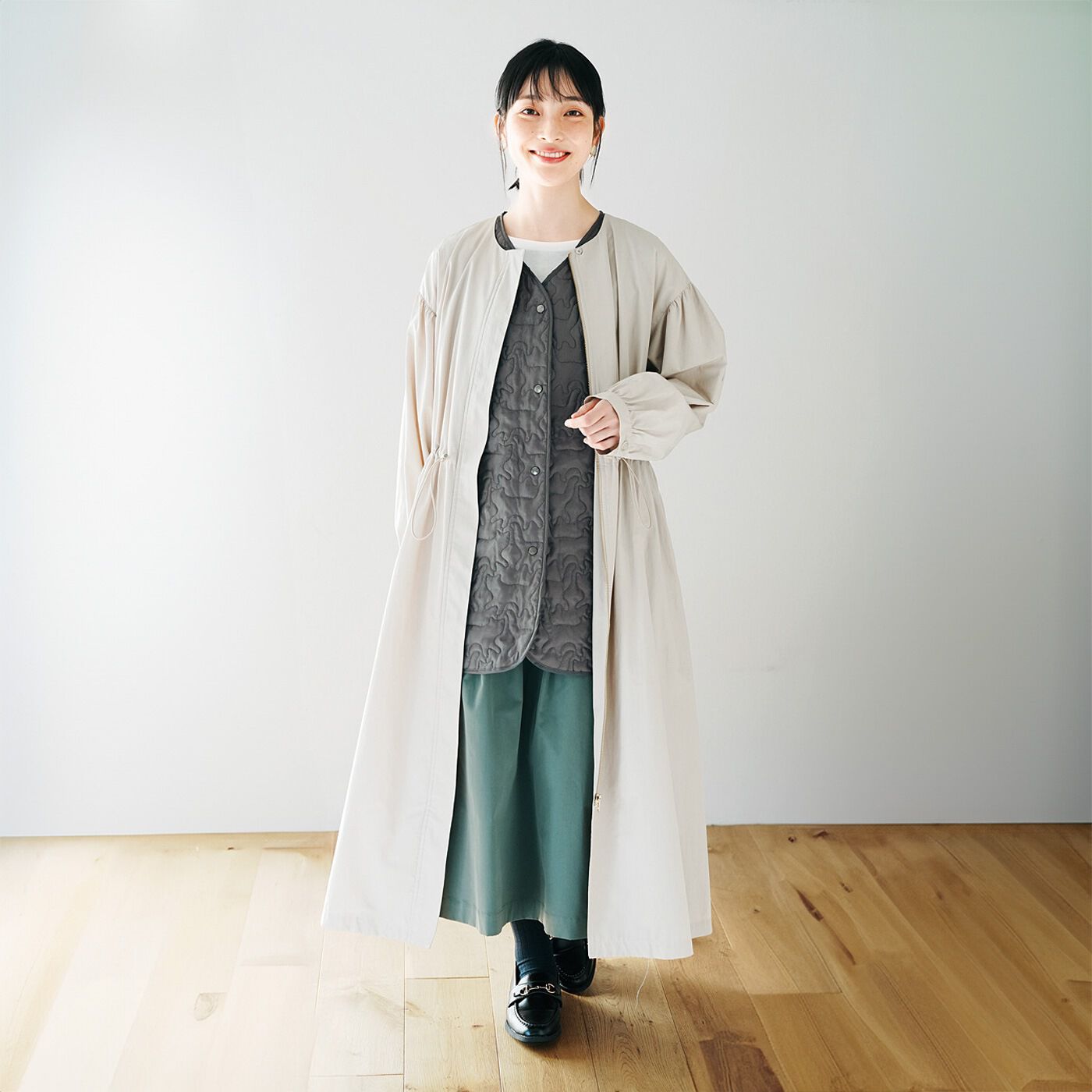 猫部|猫さんとぬくぬくあったか　猫柄キルティング中わたベストの会|コートインナーにも。（モデル身長 161cm サイズ1着用）