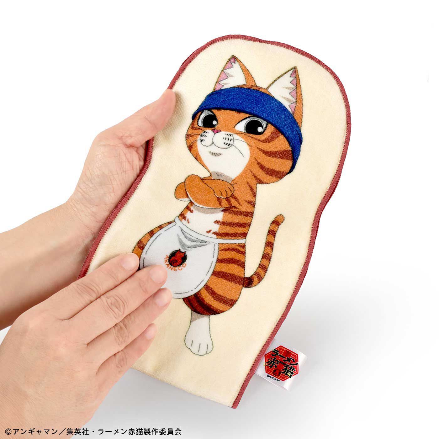 猫部|ＴＶアニメ『ラーメン赤猫』×猫部 カウンターで働く赤猫メンバー ペットボトルも入るタオルハンカチの会|やわらかい綿100％素材でハンカチとしても◎