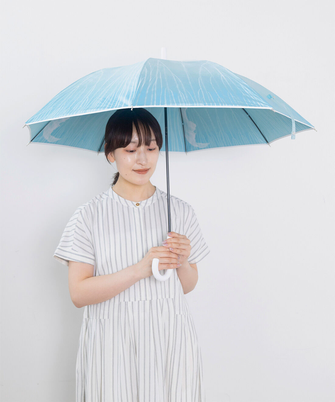 YOU+MORE!|【2026年5月分お届け】青空を泳ぐ ミズクラゲの日傘〈晴雨兼用〉