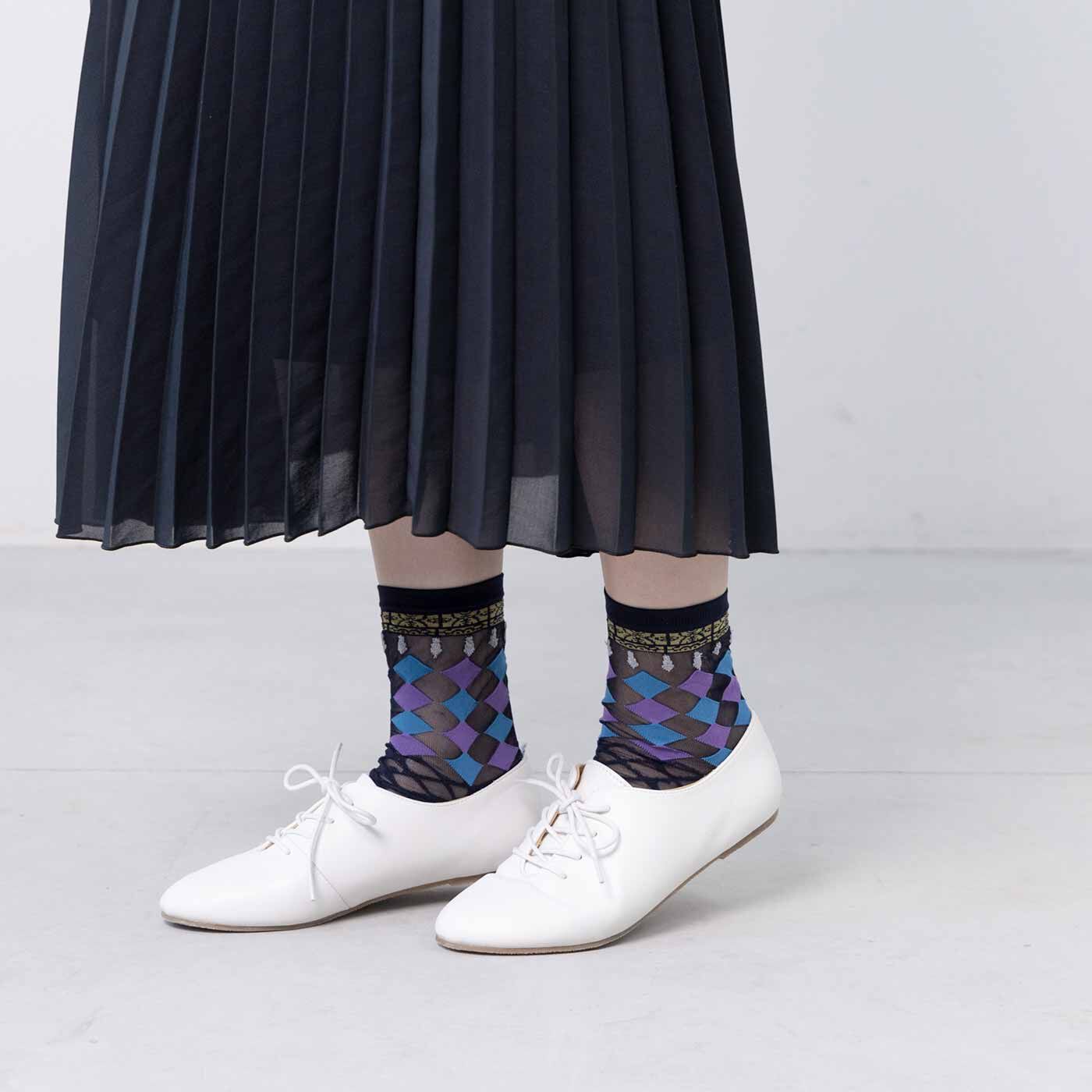 YOU+MORE!|YOU+MORE！ 喫茶ソワレをいつでも愉（たの）しむ 魅惑の青い光をまとうシースルーソックスの会