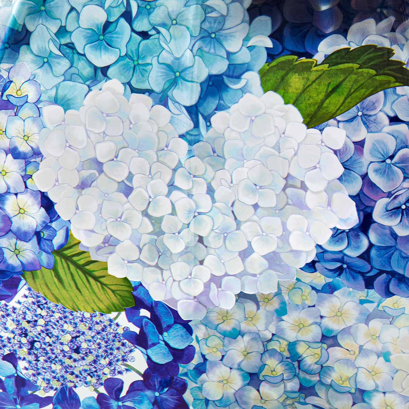 YOU+MORE!|YOU+MORE!　雨空に咲きこぼれる 紫陽花の傘〈水色〉|「ハートの紫陽花」を見つければ、しあわせになれるかも!?