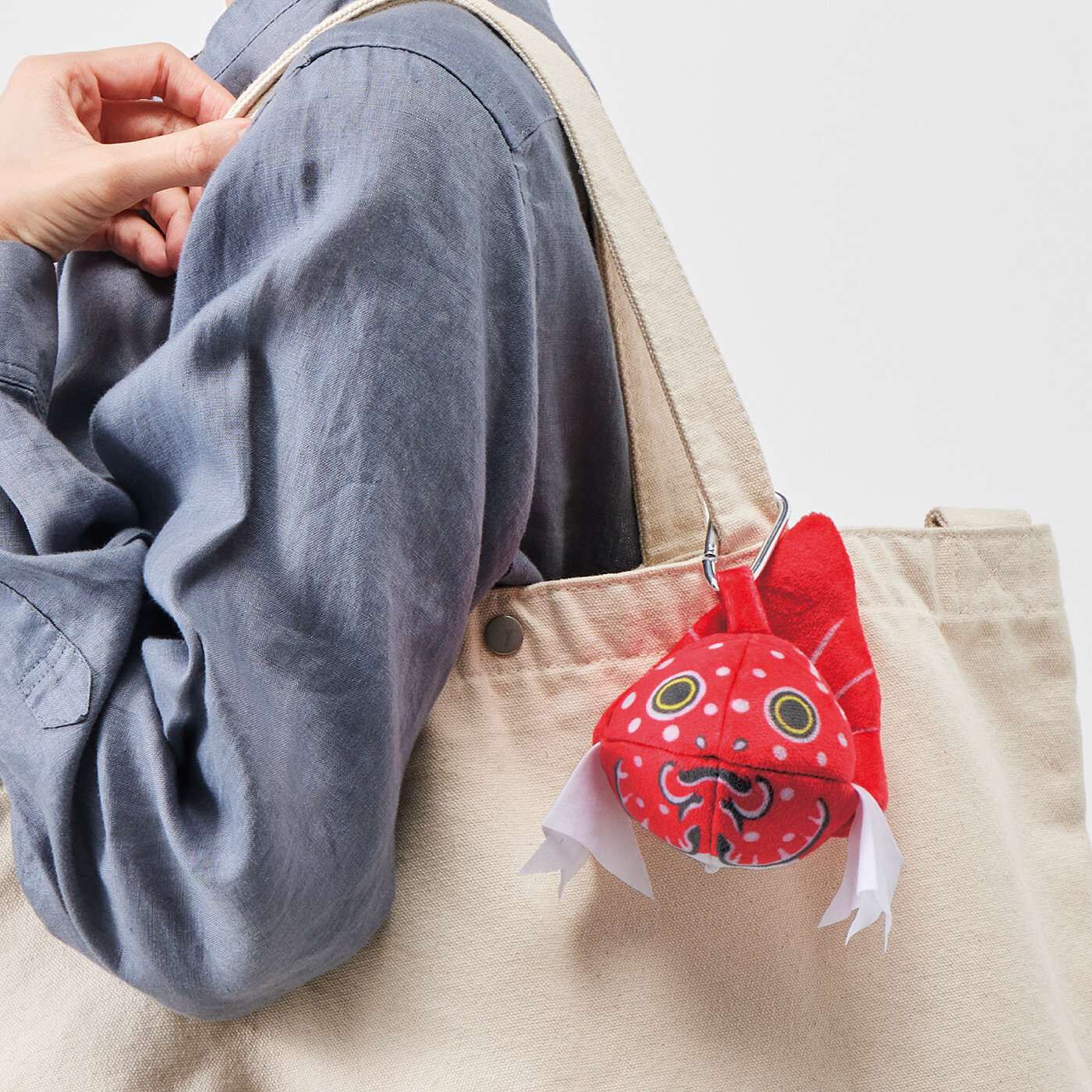 YOU＋MORE！［ユーモア］|YOU＋MORE!　いつでもお祭り気分　青森の伝統工芸士とつくった 金魚ねぷたポーチ〈ひめりんごサイズ〉|キーポーチとして、トートバッグにつけてもかわいい。